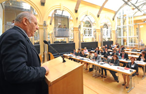 Convegno CEI: il pres. Durnwalder illustra il modello autonomistico altoatesino (Foto: USP/A.Pertl)