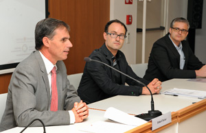 L'assessore Theiner nel corso della conferenza stampa