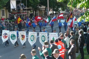 Bandiere e tanti colori: festa con gli alpini a Bolzano (Foto: Protezione civile/ih)
