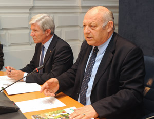 Il presidente Durnwalder e l'assessore Berger nel corso della conferenza stampa