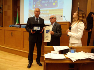 Il direttore del Servizio strade, Paolo Montagner, al momento della consegna del premio "Targa Blu 2011"