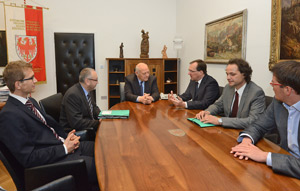 Il presidente Durnwalder discute di BBT con la delegazione della Sassonia (Foto: Pertl)