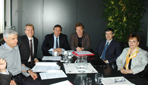Bolzano e Trento assieme per difendere le competenze in materia di orari di apertura dei negozi: al centro gli assessori Widmann e Olivi