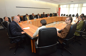 Il presidente Durnwalder con la delegazione del Bangladesh guidata dal ministro Dipankar Talukdar (a sin.)