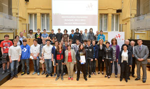 L'assessora Kasslatter con gli studenti premiati