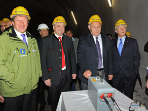 Il presidente Durnwalder dà l'avvio al secondo lotto dei lavori della strada della Val Sarentino