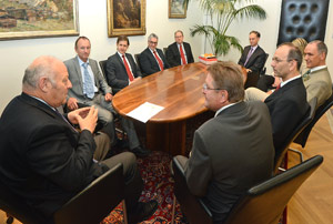 Il presidente Durnwalder con la delegazione svizzera