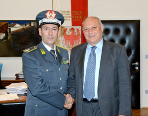 Il presidente Durnwalder con il generale Grassi (Foto Pertl)