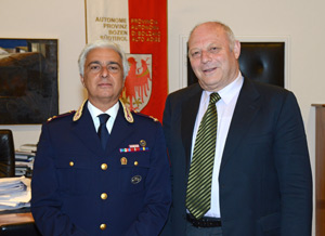 Il nuovo comandante della Polizia stradale, Maurizio Gelich, con il presidente Durnwalder