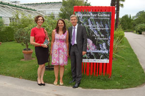 Da sinistra: Susanne Renner, direttrice del Giardino botanico di Monaco-Nymphenburg, Karin Kompatscher, curatrice dei Giardini di Castel Trauttmansdorff e Hanns Hatt, titolare della cattedra di Fisiologia cellulare all'Università di Bochum