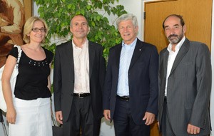 Al centro, il neodirettore Waldmüller con l'assessore Berger (Foto Pertl)