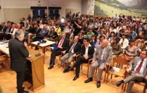 L'ass. Florian Mussner alla Giornata della Scuola ladina (Foto: USP/Stuffer).