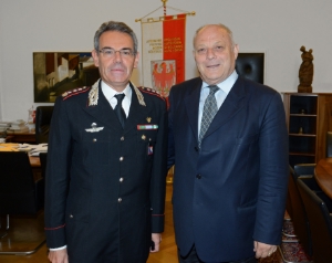Il presidente della Provincia Luis Durnwalder riceve visita di commiato del Comandante provinciale dei Carabinieri Col. Andrea Rispoli (Foto:USP/A.Pertl)