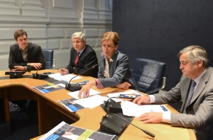 L'assessora Sabina Kasslatter Mur presenta "Futurum 2012", 4a Fiera della Formazione (FOTO: USP/A.Pertl)