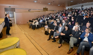 L'assessore Tommasini nel corso del suo intervento alla Giornata della scuola