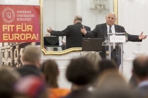 L'autonomia altoatesina raccontata in Ungheria dal presidente Durnwalder (Foto Università Andrassy)