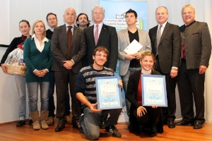 I vincitori trentini alla premiazione, al centro gli assessori Berger e Mellarini