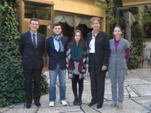 (da sin.) l'intendente Peter Höllrigl, il presidente della consulta von Wenzl, la sua vice Jöchler, l'assessora Kasslatter Mur, l'assistente pedagogica della consulta Andrea Perger