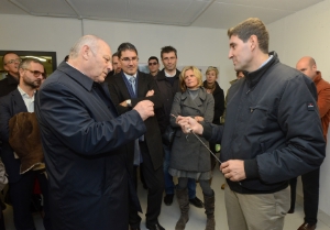 Il presidente Durnwalder con gli amministratori locali durante la visita alle centrali (Foto Pertl)