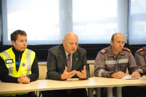 Il presidente Luis Durnwalder, assieme al direttore della Protezione civile provinciale Hanspeter Staffler, traccia il bilancio dell'esercitazione antipiena