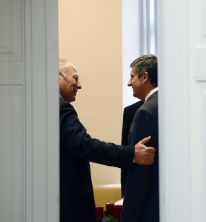 Colloquio nello studio del ministro: il presidente Durnwalder con il vicecancelliere e ministro degli Esteri Spindelegger (Foto: Dragan Tatic)