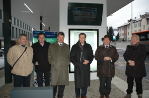 L'assessore provinciale alla mobilità Thomas Widmann ha presentato i lavori realizzati per la nuova autostazione di Bressanone alla presenza del sindaco Albert Pürgstaller, dei responsabili di progetto, dei collaboratori e dei media.