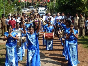 Il presidente Durnwalder e l'ass. Widmann visitano progetti di cooperazione allo sviluppo in Sri Lanka (FOTO: USP/Dalvai)