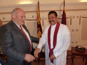 Il presidente Durnwalder con il presidente della Repubblica dello Sri Lanka, Mahinda Rajapaksa.