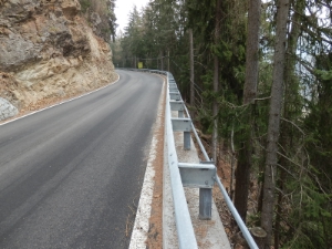 Strada ampliata a Passo Giovo per garantire il passaggio senza rischi di autobus e mezzi pesanti
