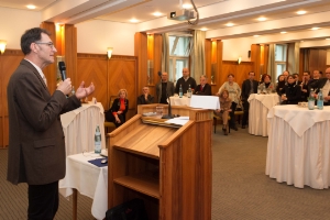 9°Forum Café per i dirigenti dell'Amministrazione provinciale - relatore Roger Pycha, primario del servizio psichiatrico del Comprensorio Sanitario di Brunico  (Foto: USP/T.Ohnewein)