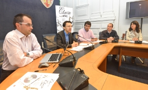 L'assessore provinciale alla cultura italiana Christian Tommasini (2° da sx) ha presnetato la 4a edizione del Festival "Classic&More". 3° da sx il vicesindaco di Egna Giorgio Nones. (FOTO: USP/A.Pertl)