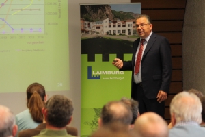 Peter Gasser del Centro laimurg illustra gli esiti dello studio sulla trota marmorata in Alto Adige
