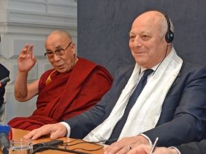 La conferenza stampa del Dalai Lama e del presidente Durnwalder (Foto Arno Pertl)