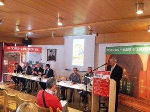 L'assessore Mussner nel corso della presentazione della campagna sulla sicurezza in galleria