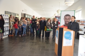 L'assessore Christian Tommasini nel corso dell'inaugurazione della mostra alla LUB
