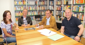Seduta istitutiva della Commissione arte per le valli ladine: Christa Kasslatter, Albert Mellauner, Lois Ellecosta e il segretario Alex Piccolruaz (foto: USP/A.Stuffer)