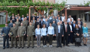 Gli atleti premiati con il presidente Durnwalder e gli ospiti d'onore
