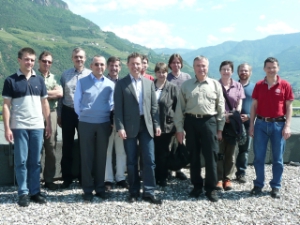 Esperti dell'Università di Brno in visita alla protezione civile altoatesina (davanti al centro il direttore di Ripartizione Staffler)