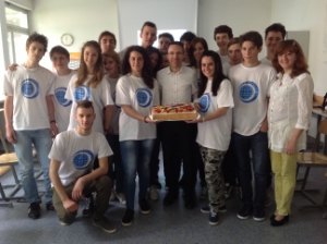 Foto di gruppo al Liceo Torricelli con l'assessore Tommasini