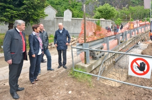 Riorganizzazione dell'incrocio fra la strada statale e le provinciali a Montagna. Sopralluogo dell'assessore Florian Mussner assieme al sindaco Monika Delvai Hilber (Foto: USP/A.Pertl)