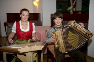 I fratelli Oberhofer si esibiranno con musiche popolari al Museo degli usi e costumi di Teodone