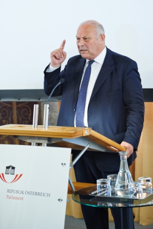 Durnwalder al Parlamento di Vienna: "L'Alto Adige è diventata una regione pienamente europea"