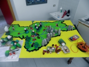 Il plastico "Südtirol basteln" degli alunni brissinesi esposto al Centro visite Puez-Odle