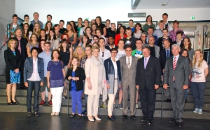 Foto di gruppo al termine della cerimonia conclusiva del progetto transfrontaliero "Attiviamoci per una pausa sana“