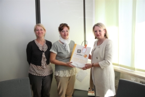 (da sx): Gertrud Gasser, responsabile del portale Beni culturali in Alto Adige, la vincittrice del 1° premio Alessia Perseghin e la direttrice della Ripartizione Musei Karin Dalla Torre