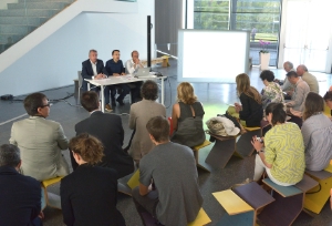 Lo studio sulle imprese culturali e creative altoatesine è stato presentato dagli assessori Bizzo (sx) Tommasini (centro) e dal prof. Tavano Blessi (dx) (Foto: USP/A.Pertl)