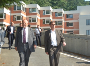 Centro di riabilitazione: il presidente Durnwalder e l'assessore Theiner nel corso della visita (FOTO:USP/Pertl)