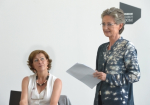 Il ministro Claudia Schmied al Museion con l'assessore provinciale Sabina Kasslatter Mur. Foto Arno Pertl