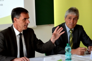 Più qualità meno costi: l'assessore Richard Theiner e il direttore dell'Azienda Sanitaria Andreas Fabi