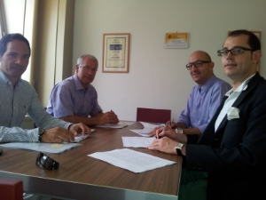Il presidente di ACP Mathà (1° da dx.) ed il direttore Montagner nel corso della firma del contratto per l'approvvigionamento di sale disgelante